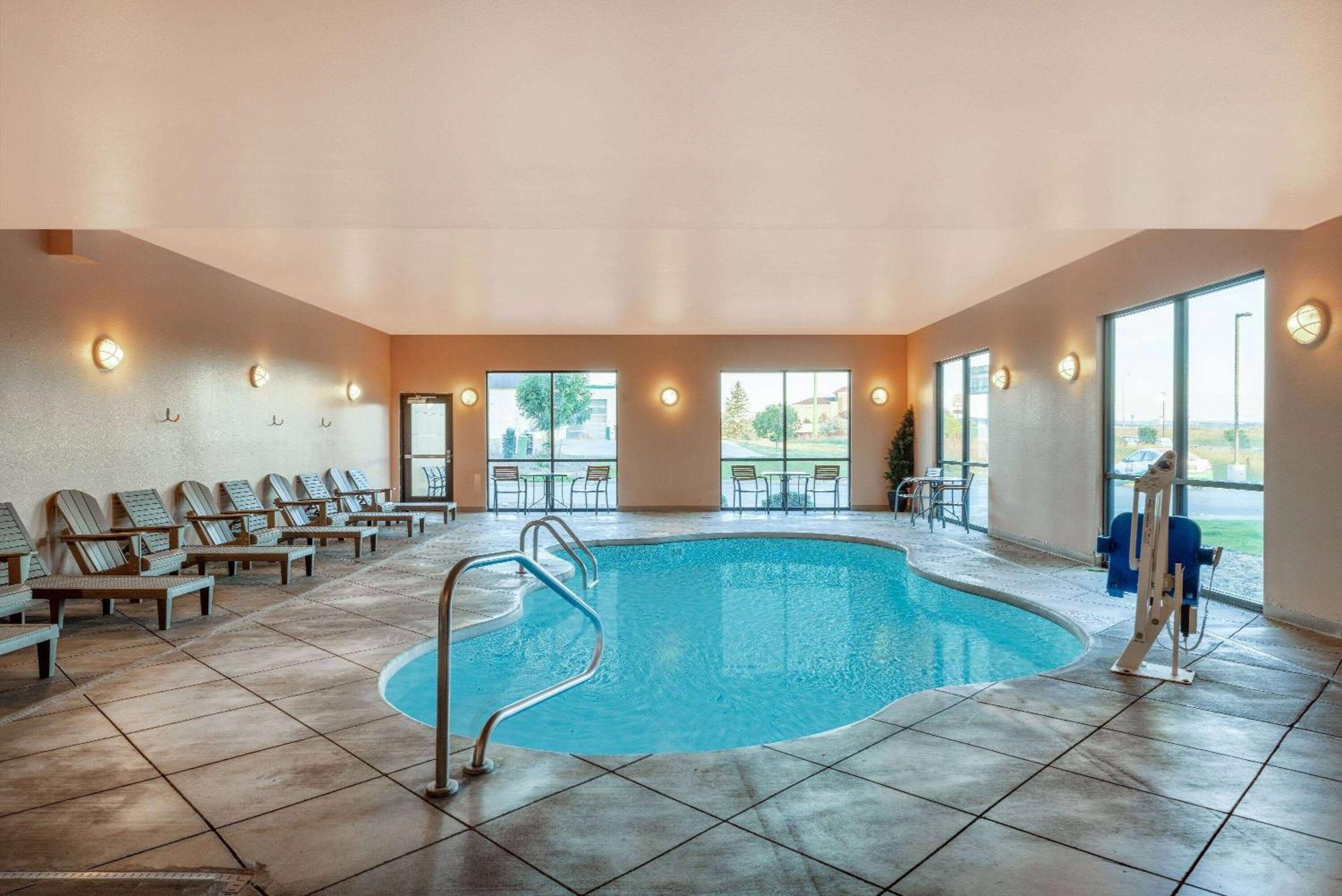 Baymont By Wyndham Rapid City Exterior photo
